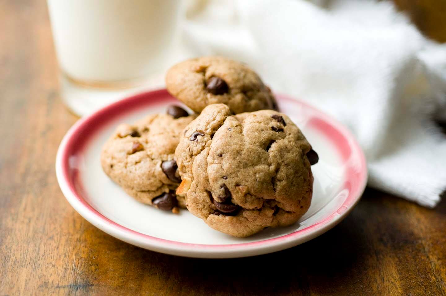 Chocolate chip pecan cookies with bacon grease DSC8485