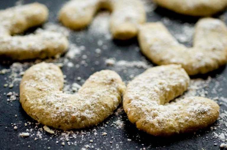 Pepita-lime crescent cookies