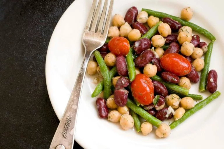 Three-bean salad with dill dressing