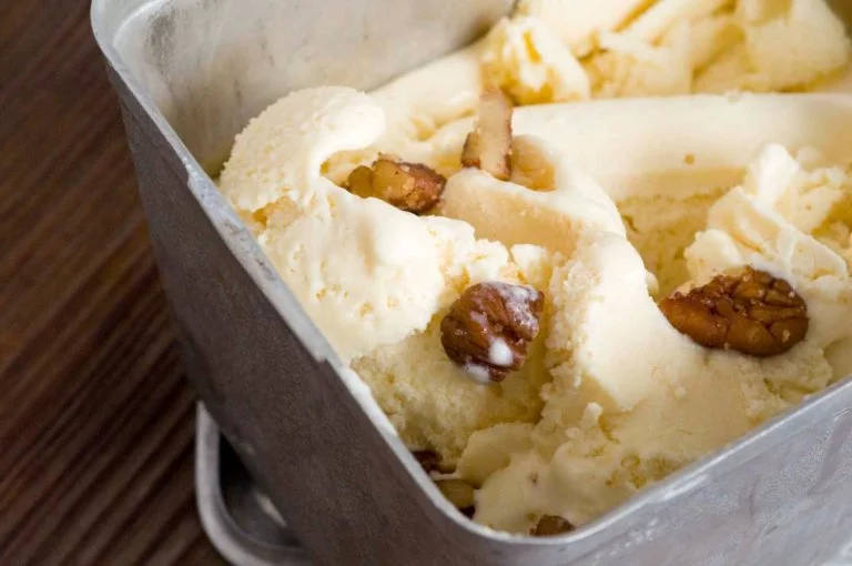 Pecan-peach ice cream