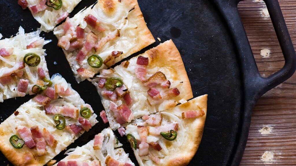 Tarte flambee with bacon and jalapenos DSC3454