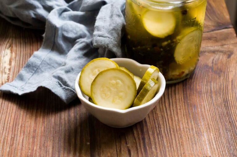 Spicy zucchini pickles