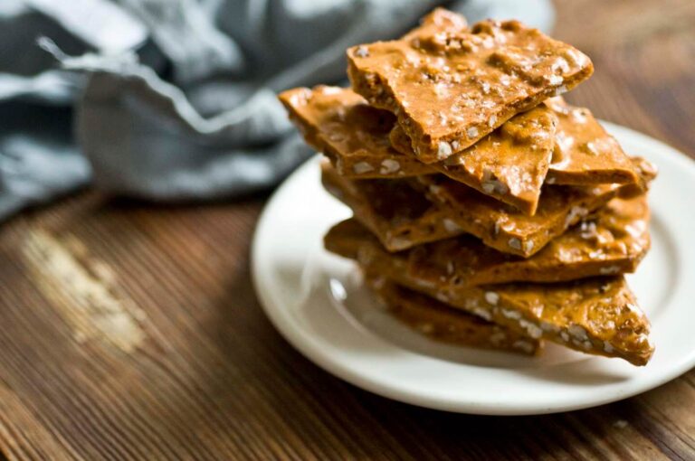 Spicy pecan brittle