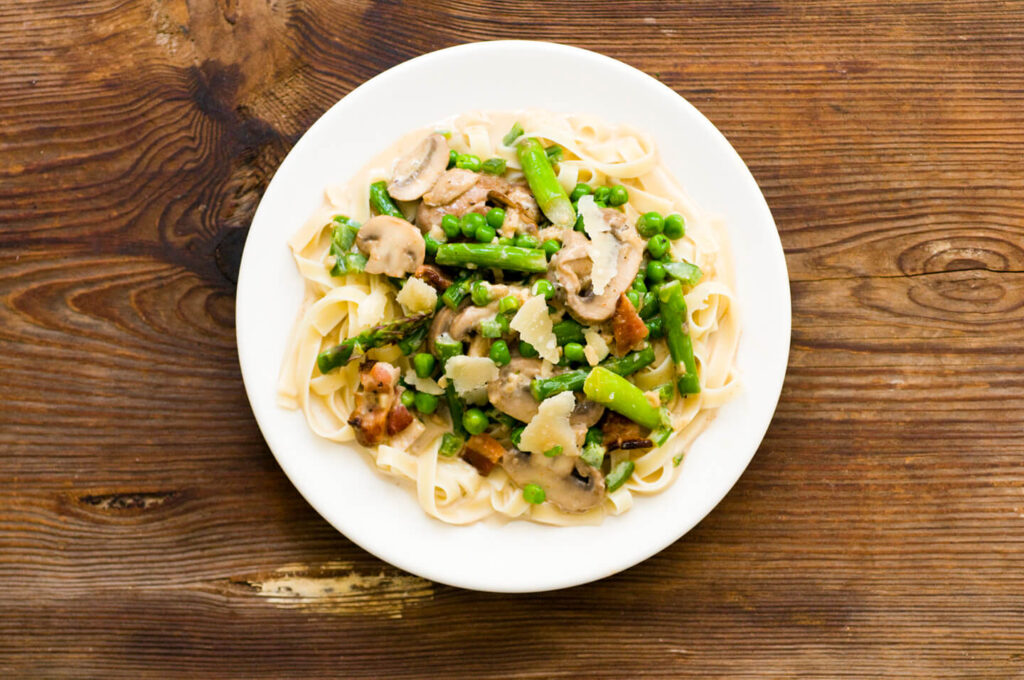 Pasta primavera with asparagus, peas, mushrooms, and bacon Homesick Texan