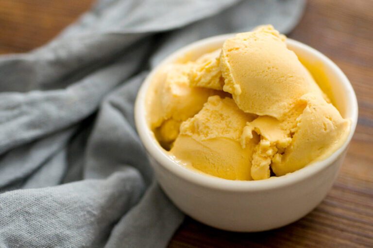 Mango frozen yogurt