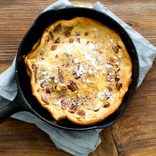 Oatmeal Dutch baby pancake with chocolate chips and pecans DSC4243