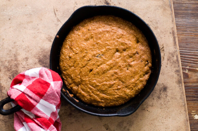 Spicy applesauce cake