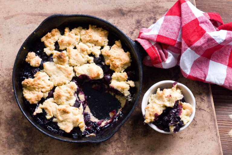 Blueberry lime cornmeal crumble