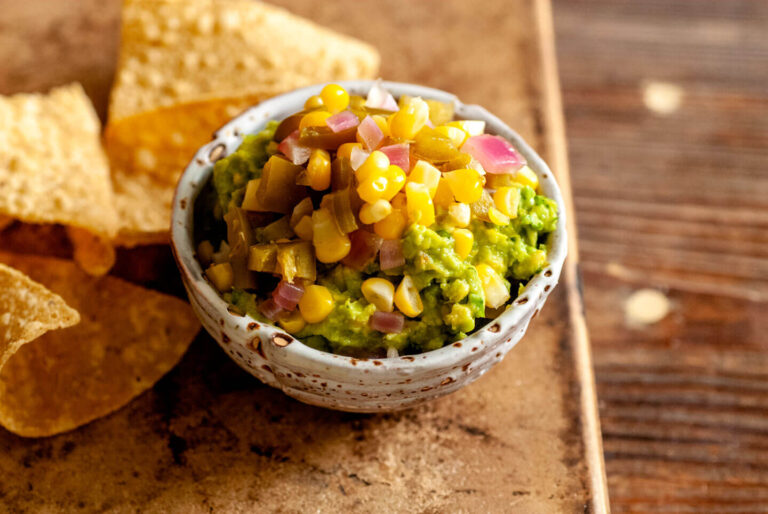 Guacamole with corn (guacamole con elote)