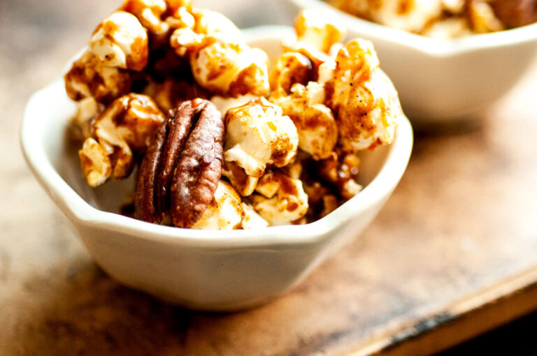 Spicy caramel corn