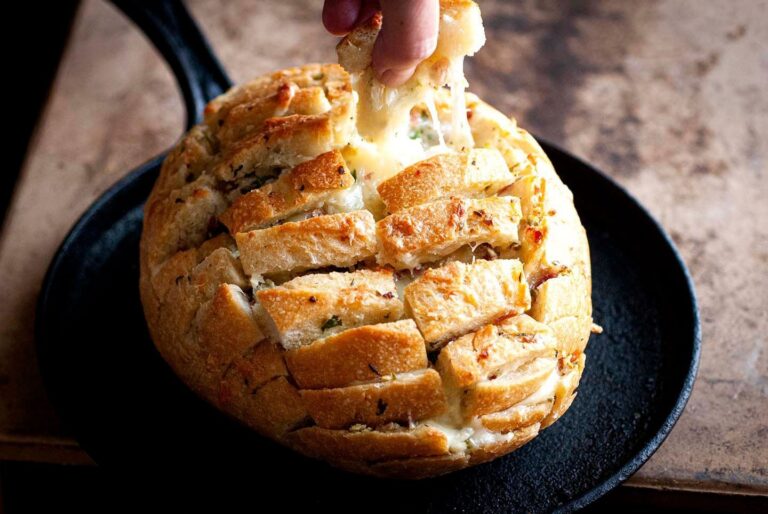 Jalapeño bacon pull-apart cheese bread