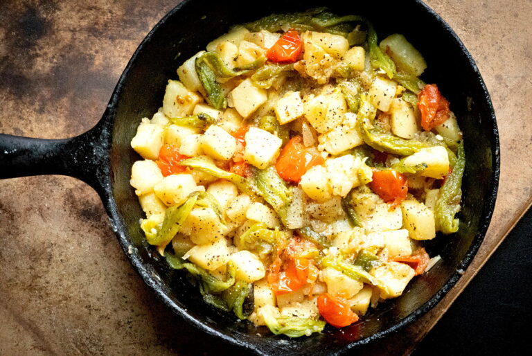 Fried potatoes with green chiles